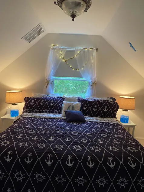 Cozy king bedroom/living room with 2 sofa/2 tv’s - Image 1