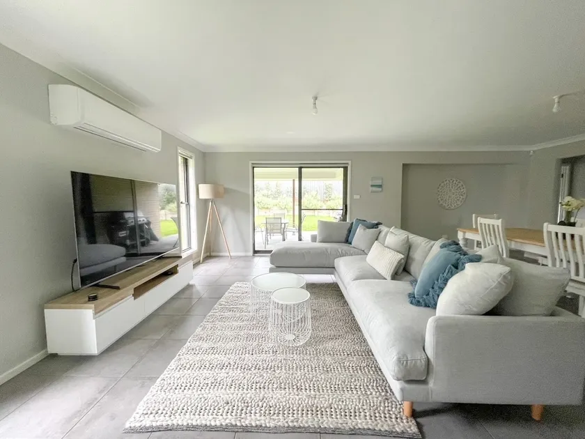 'The Link' - Cheerful 4 Bedroom 12 min to Hyams - Image 1