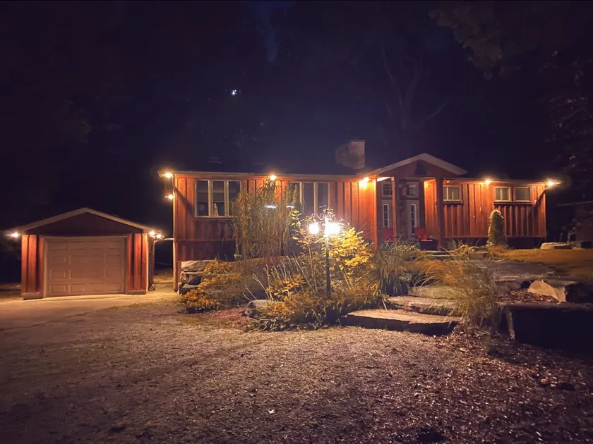 Spacious Riverfront Cottage - Image 1