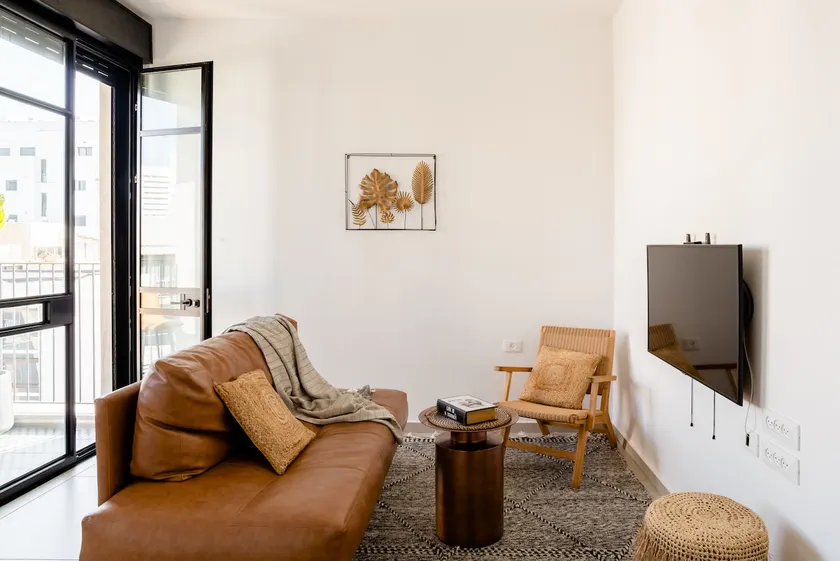 Boutique 1BR Apt/Elevator/Balcony/TLV City Center - Image 1