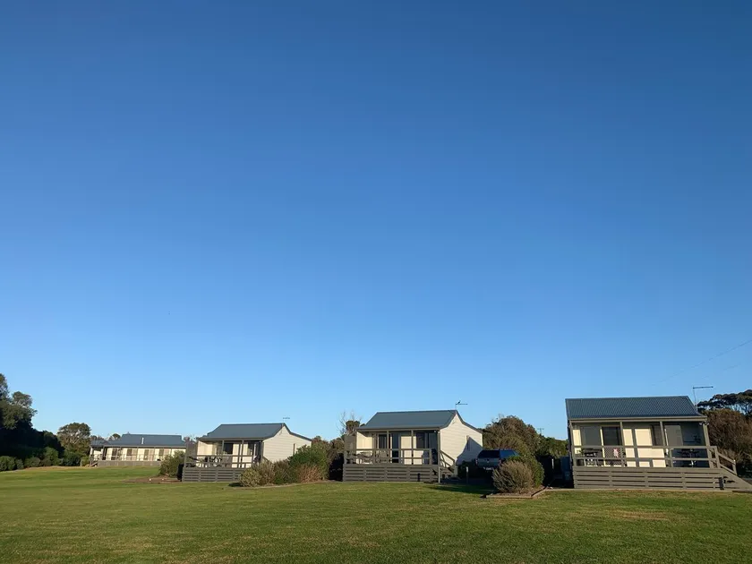 Self Contained Cottage with water and Prom views - Image 1