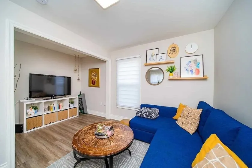 J&J newly renovated/detached/650m to centre - Image 1
