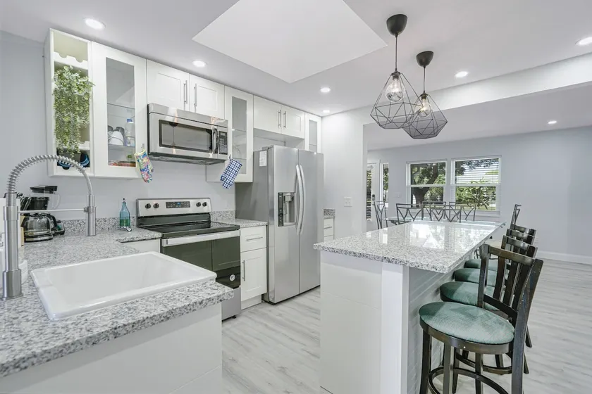 Family / Group Vacation Home Close to Beach - Image 1