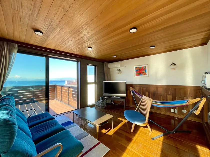 Hayama House overlooking the sea: Ocean View! A cottage with a wooden deck where you can enjoy the sea breeze and view Mt. Fuji and Enoshima - Image 1