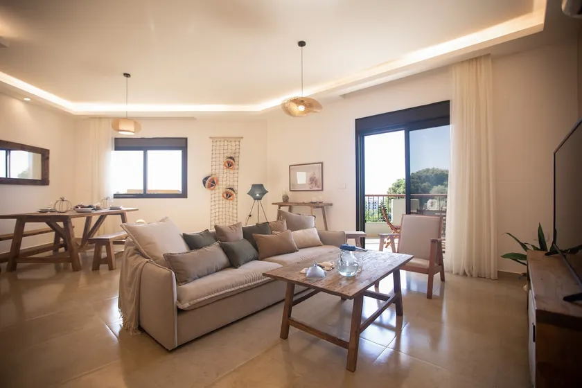 Ocean Pearl 2-BR Apt W/ 24/24 Power in Batroun - Image 1