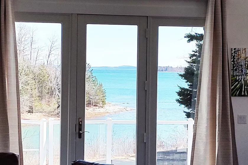 Waterfront with Hot Tub - Image 1