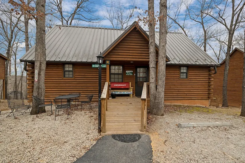 Great Escape Log Cabin Close to SDC - Image 1