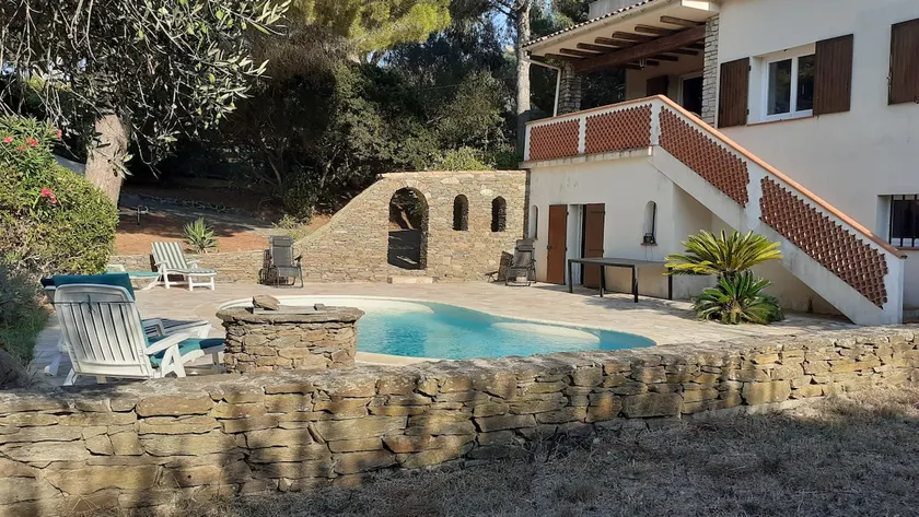 Villa with 130 m2 pool with sea view - Image 1