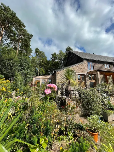 Bumble Bee Cottage - Image 1