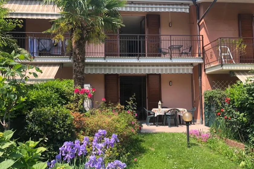 Amplia casa de vacaciones con jardín, a 100 m del lago, con posibilidad de nadar. - Image 1