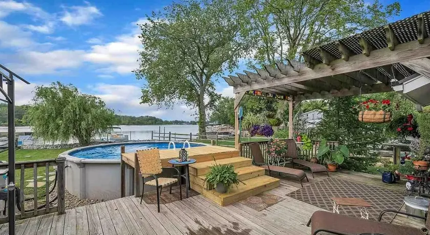 4) Charming Lakefront 1BR Cottage| Hot Tub| Pool - Image 1