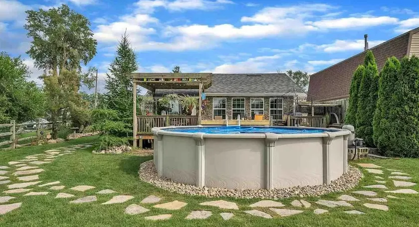 4) Charming Lakefront 1BR Cottage| Hot Tub| Pool - Image 1