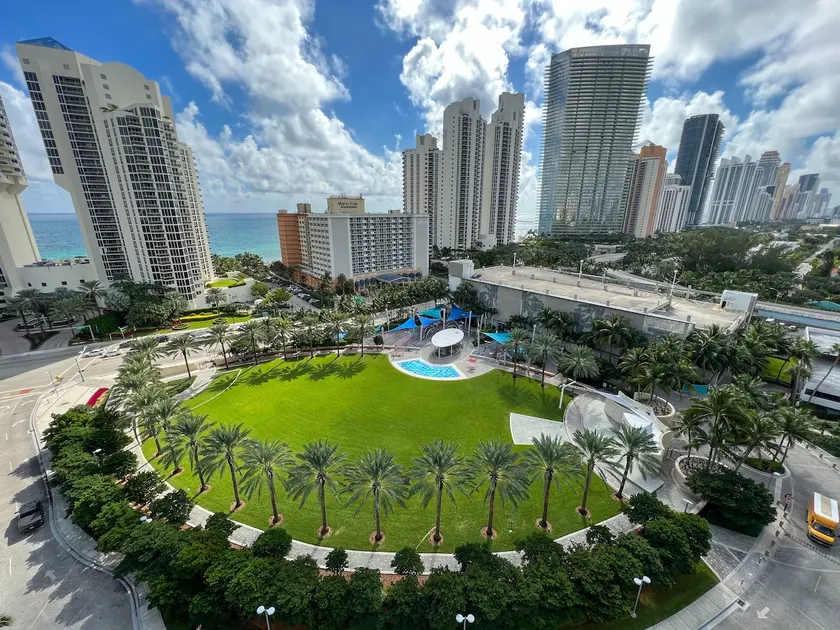Condo moderne avec vue sur la baie. WiFi, parking, tennis, aire de jeux et plus! - Image 1