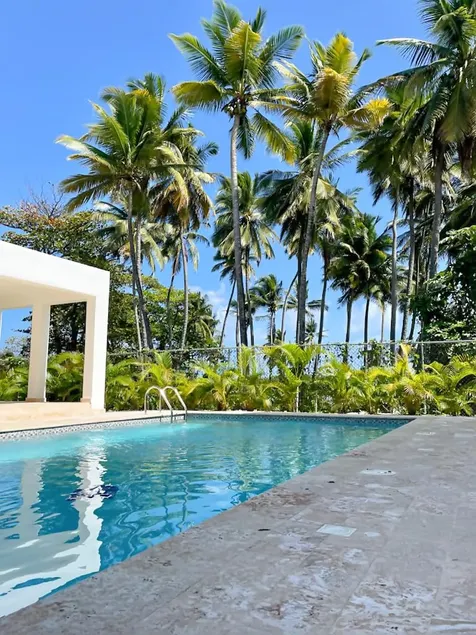 ❤️Modern 3-BR Apt w/Pool, Beach, Heart of City❤️ - Image 1
