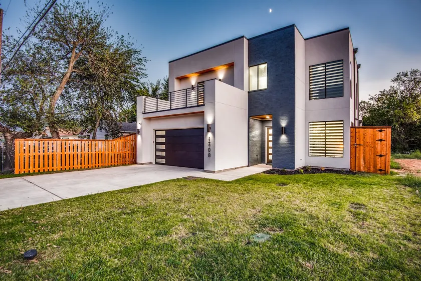 Affordable Luxury Rooftop Home - Downtown Views - Image 1