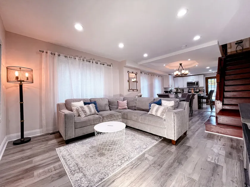 Cheerful & Modern Home w/ a Walkout Deck Area - Image 1