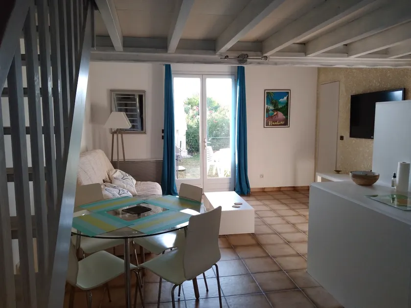 Nice independent studio, garden and shared pool - Image 1