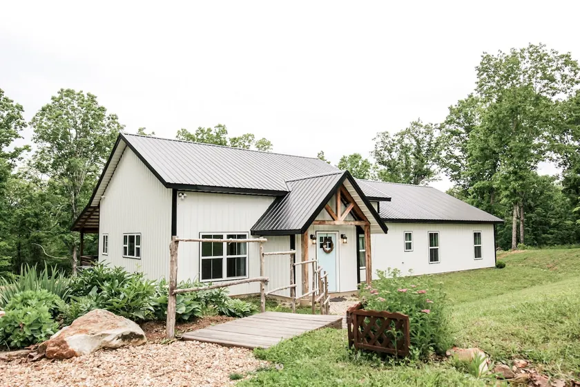 The Retreat at Merry Meadows: Cheerful 4-Bed home - Image 1
