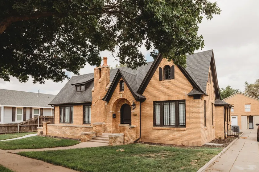 Historic Home - 5 Min. Walk to Canyon Square - Image 1