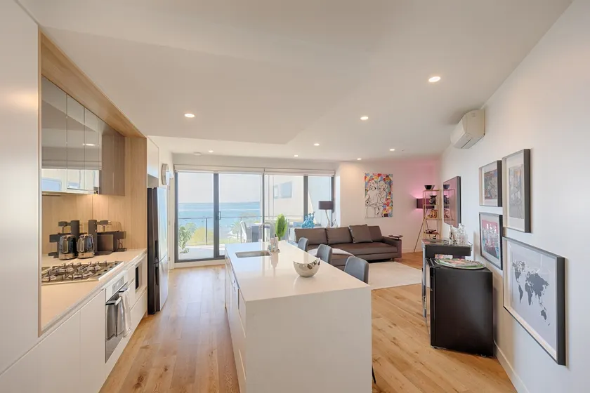 Modern 2Brm Waterfront Apartment - Image 1