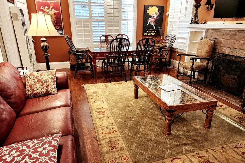 Graciously Furnished 1BR in Classic 1920s Building - Image 1