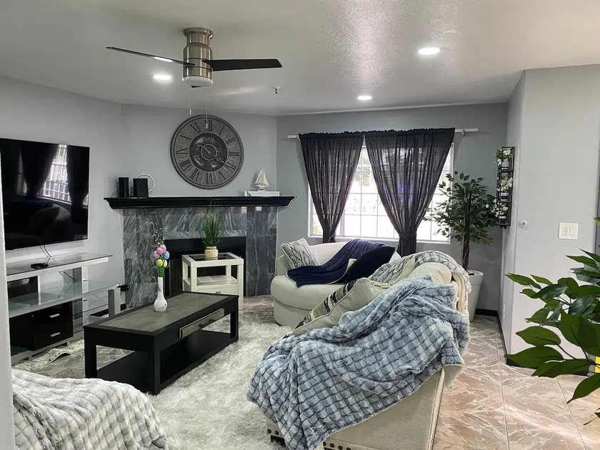 Spacious 5BR|3BA for families - Image 1