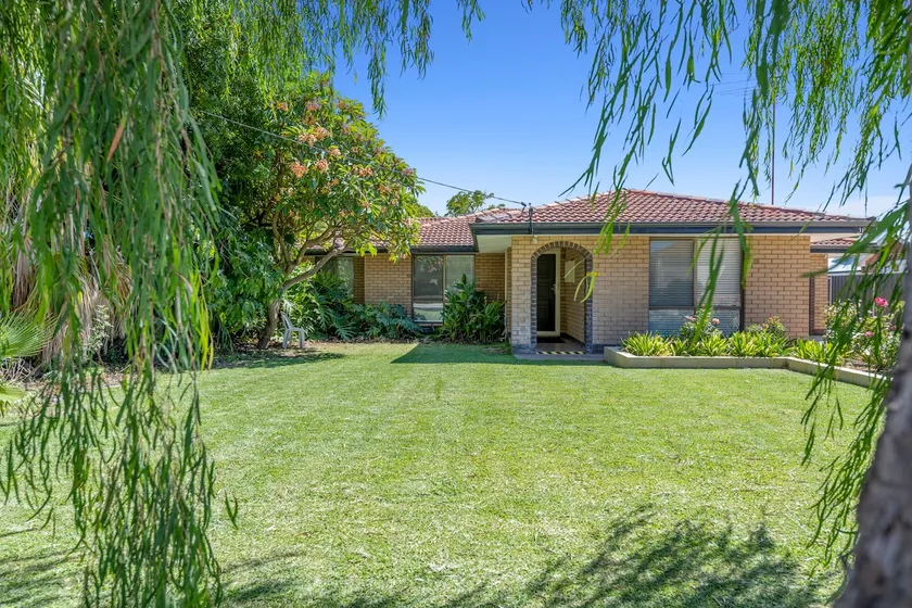 Sarahs Garden Cottage - Image 1