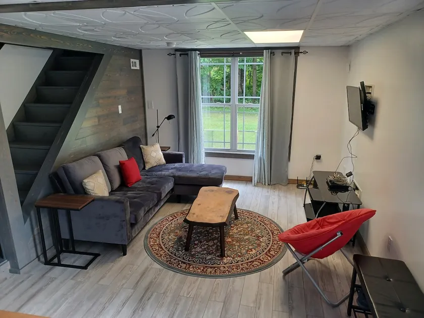 Cheerful 2 Bedroom Cottage in the Woods - Image 1