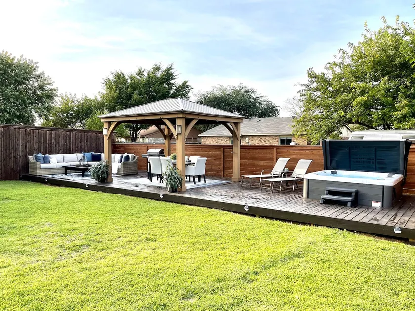 3 Bedroom 2 king bed-Hot Tub and Outdoor Oasis - Image 1