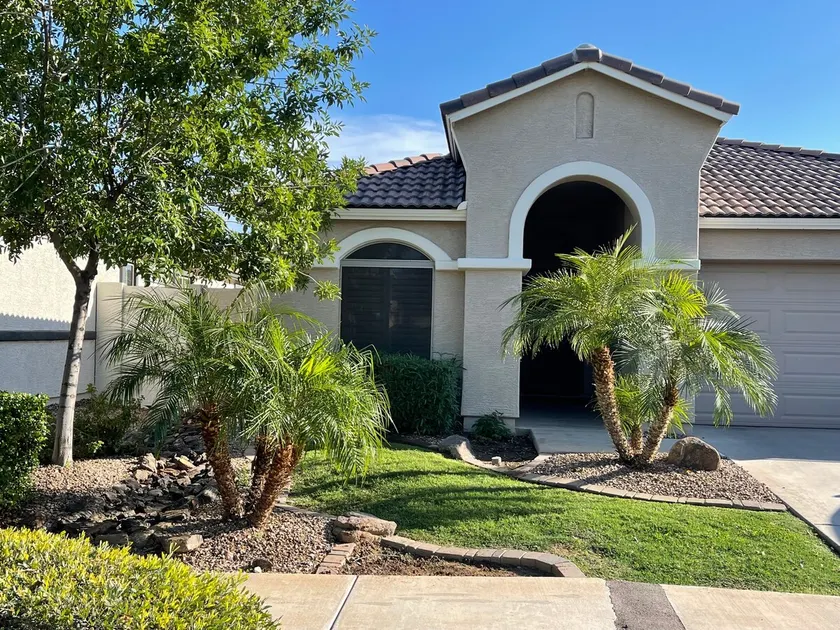 Welcome! Two swimming pools to choose from! - Image 1