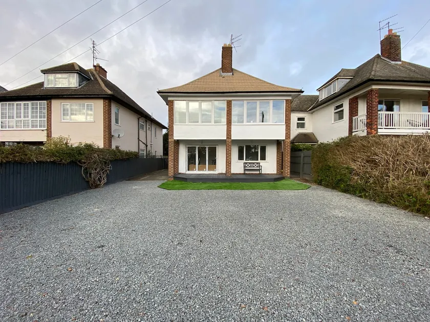 Butterfly House - Luxury 2 Bedroom Property - Image 1