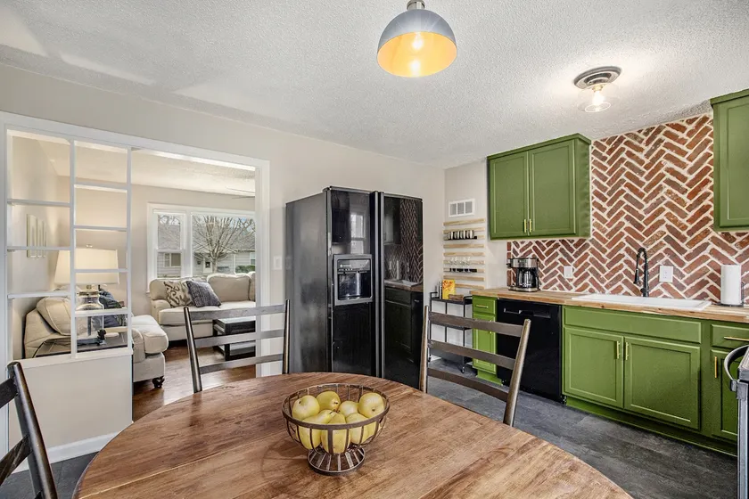KC Urban Oasis w/ 8Ft Fence & Unique Kitchen - Image 1