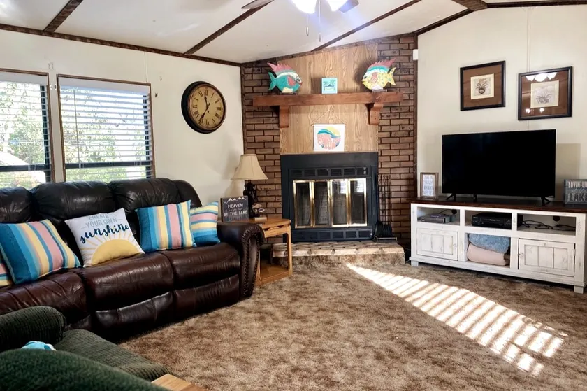 The Grove. Comfy, Cozy, Clean. - Image 1