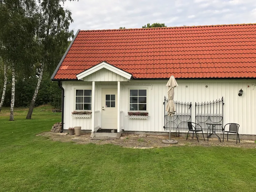 Cozy guest house for family or a group of friends. - Image 1