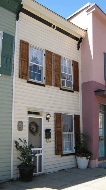 Annapolis Small House in Historic District. - Image 1