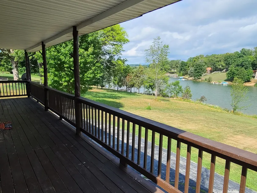 Peaceful 1-bedroom cottage. Your lake front escape - Image 1