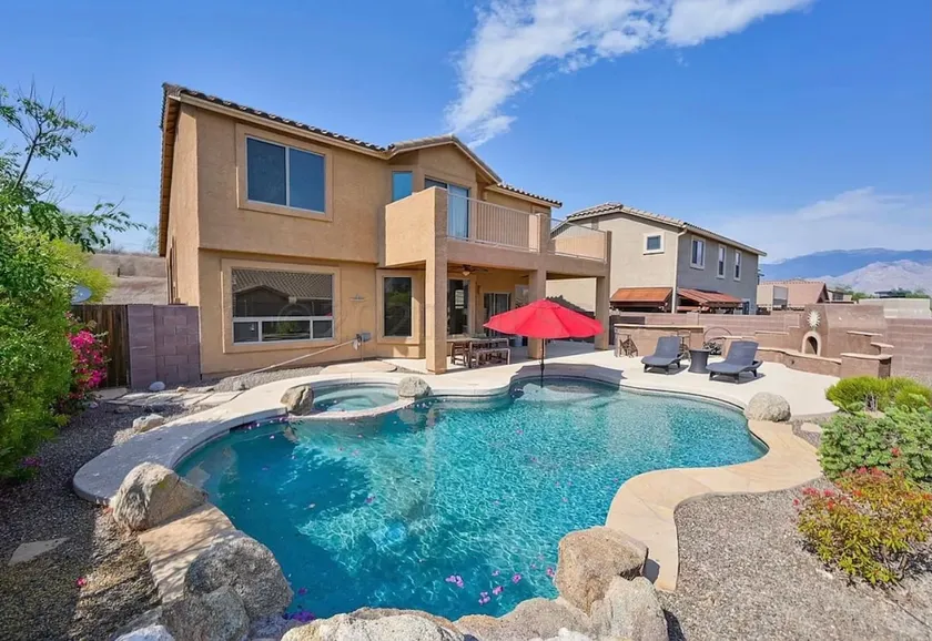 Spacious home with Heated Pool and Spa - Image 1