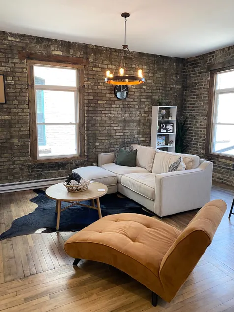 Beautiful One Bedroom - Steps from Downtown!! - Image 1