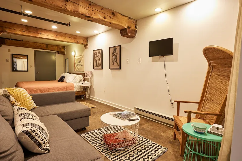 Fishtown: Spacious Loft in Renovated Brick Mill - Image 1
