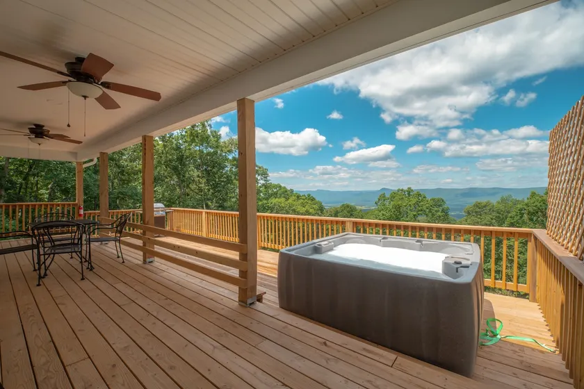 Front-Row Sunsets · Hot Tub Cabin, Sleeps 4 - Image 1