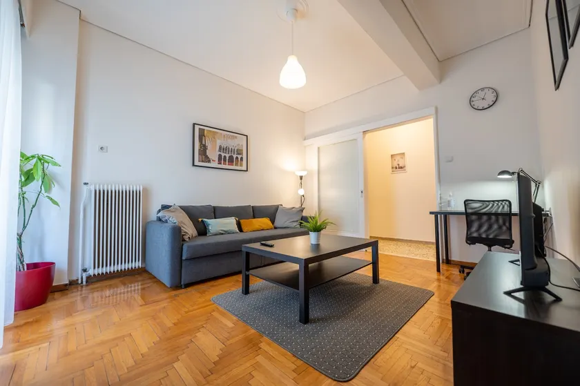 55 sqm apartment in the center with free parking - Image 1