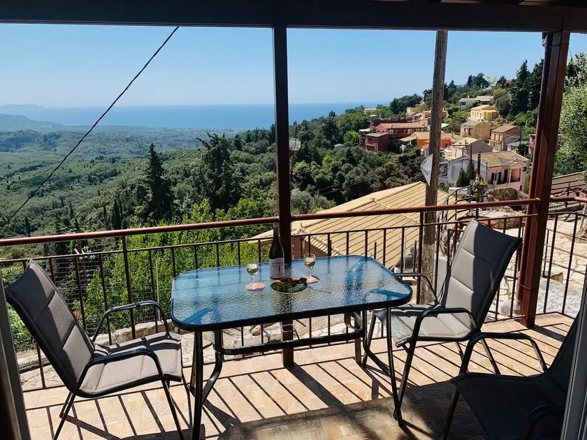 Ruby’s Charming house with breathtaking views! - Image 1