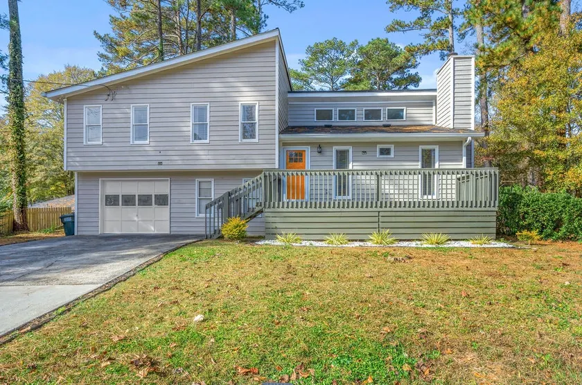 Awesome 3 Bedroom Home with Fireplace and Fire Pit - Image 1