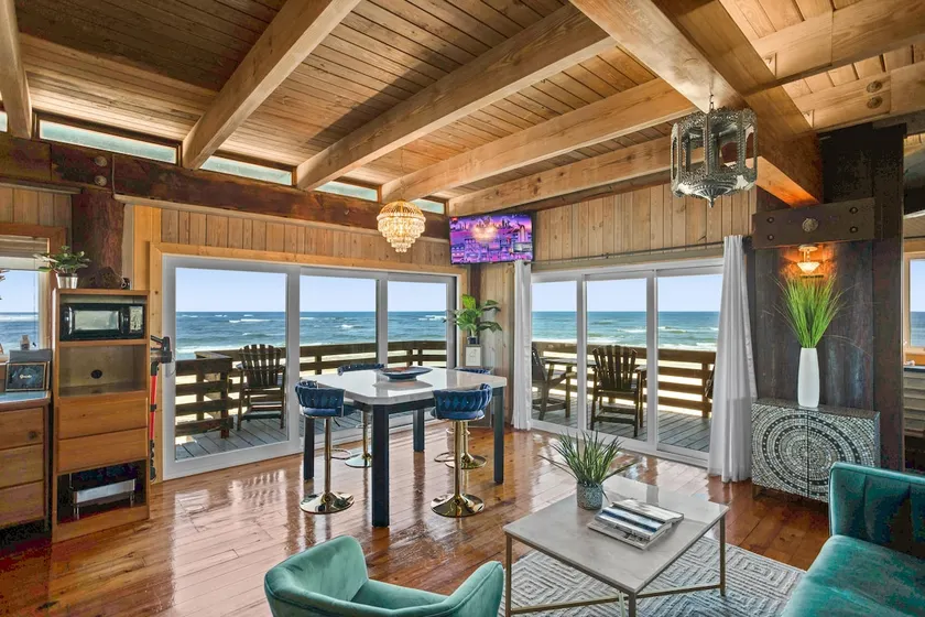 Penthouse Artist Haven - Image 1