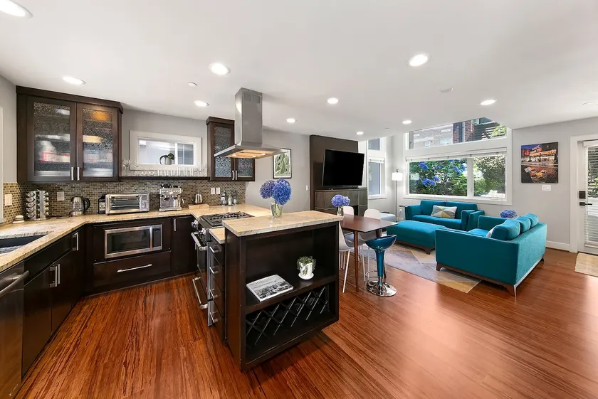 Stylish Queen Anne townhouse with rooftop deck. - Image 1