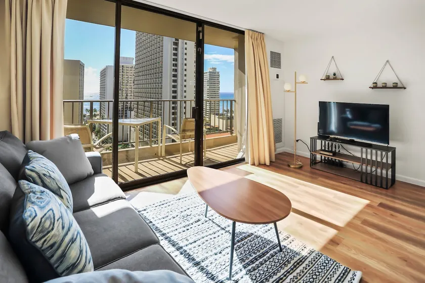 Waikiki Beach Ocean View 1 BD +Lanai - Image 1