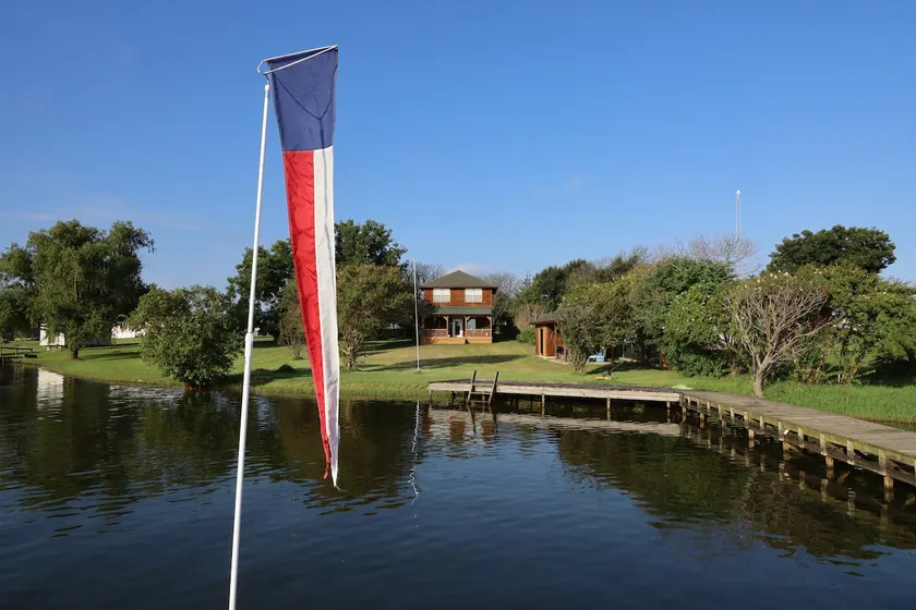 Waterfront Retreat, Lake Limestone - Image 1