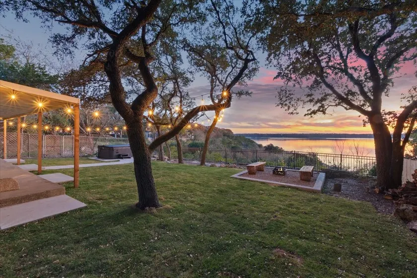 Blue Vista, lake view, hot tub, fire pit, covered patio - Image 1