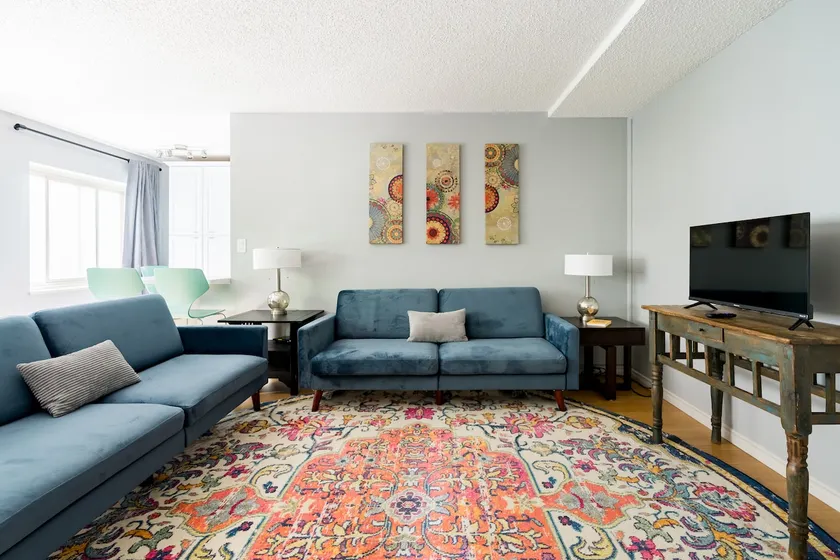 Cheery condo at Convention Center, walk everywhere - Image 1