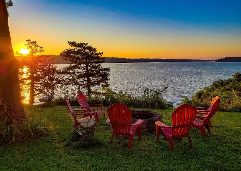 Waterfront Lodge Unforgettable Bison's Bluff-Grove - Image 1